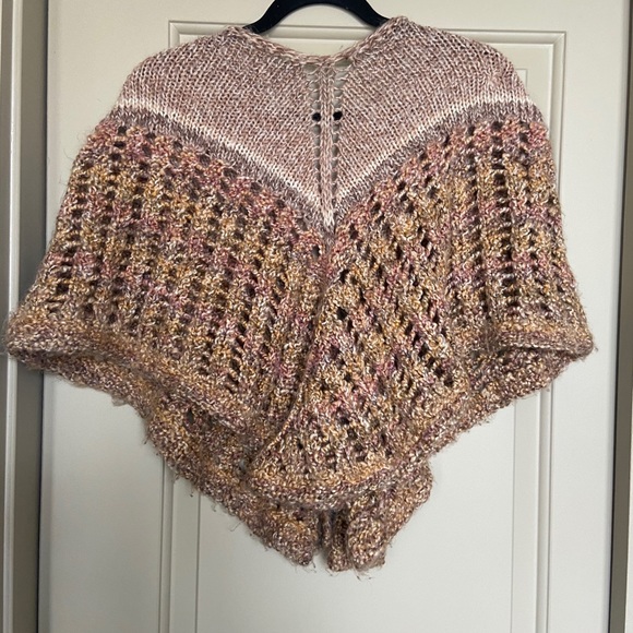 Vintage Bohemian Neutral Crochet/Knit Cape/shawl - Picture 4 of 7